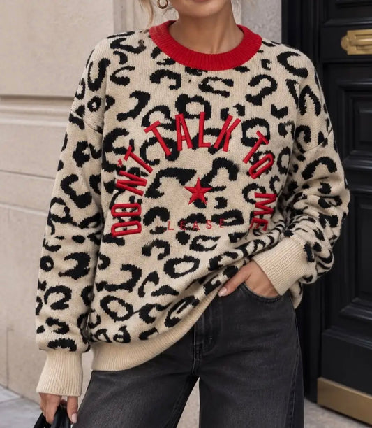 Pull léopard rouge