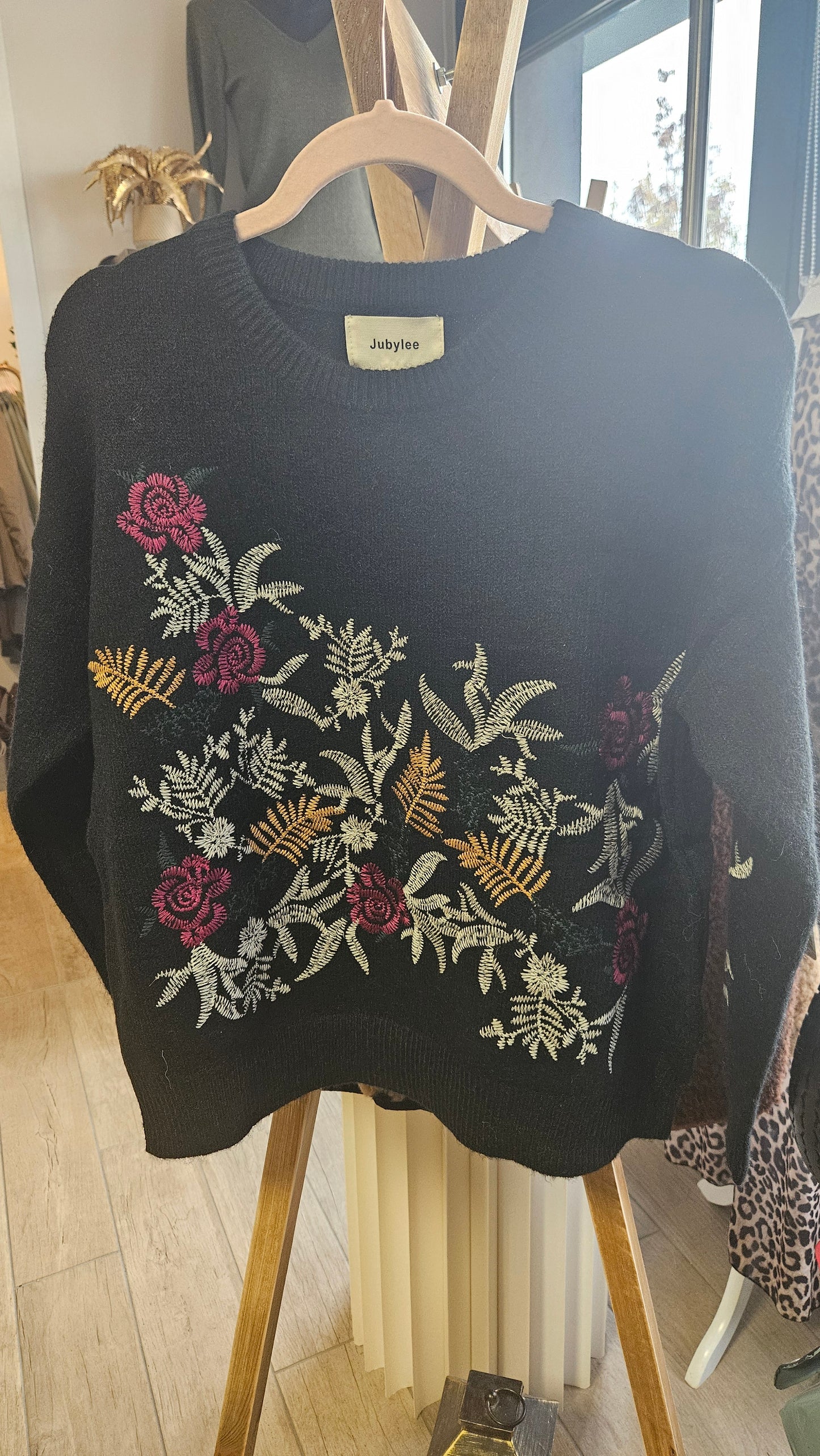 Pull Noir fleuri